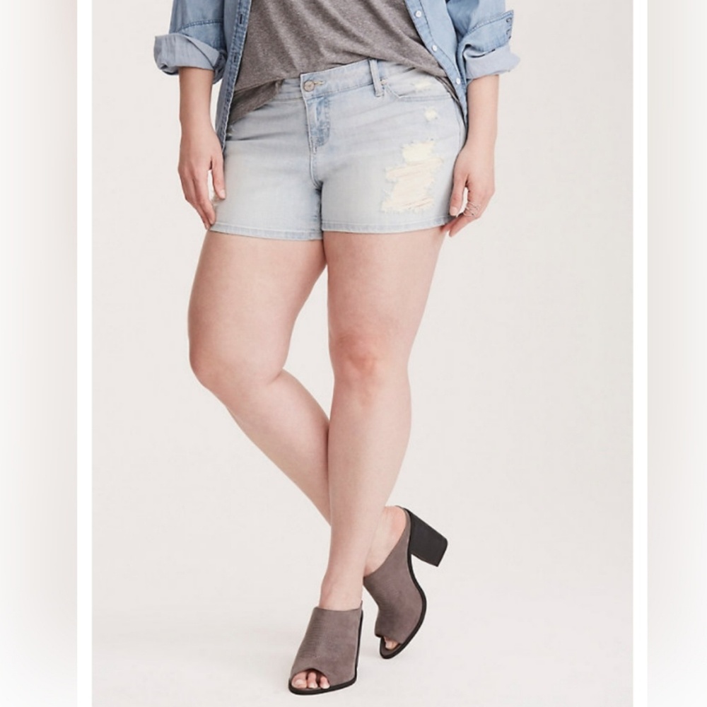 Torrid Light Wash Destructed Denim Shorts Size 20